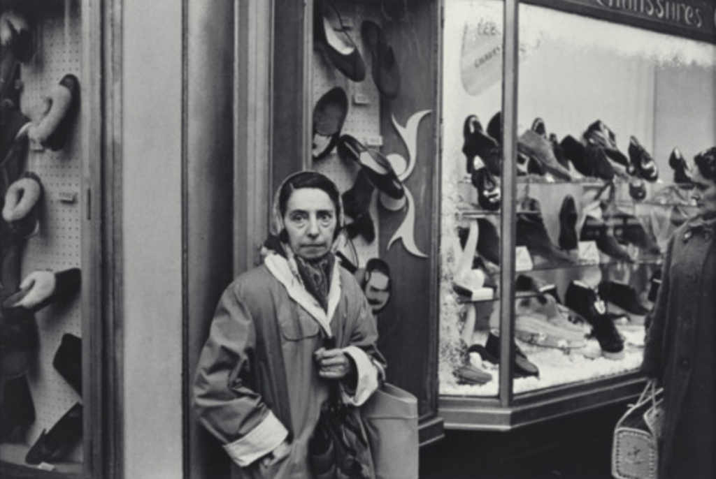 Johan van der Keuken, Rue de Rivoli, 1957, de la série Paris Mortel. Tirage gélatino-argentique Collection MEP / Noshka van der Lely