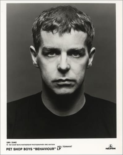 Neil Tennant / Photo de presse pour la sortie de Behaviour, 1990. Neil Tennant / Photo de presse pour la sortie de Behaviour, 1990.